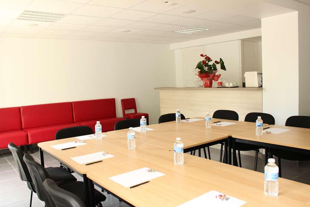 Brit Hotel Brive La Gaillarde - Restaurant La Limousine Malemort Facilidades foto