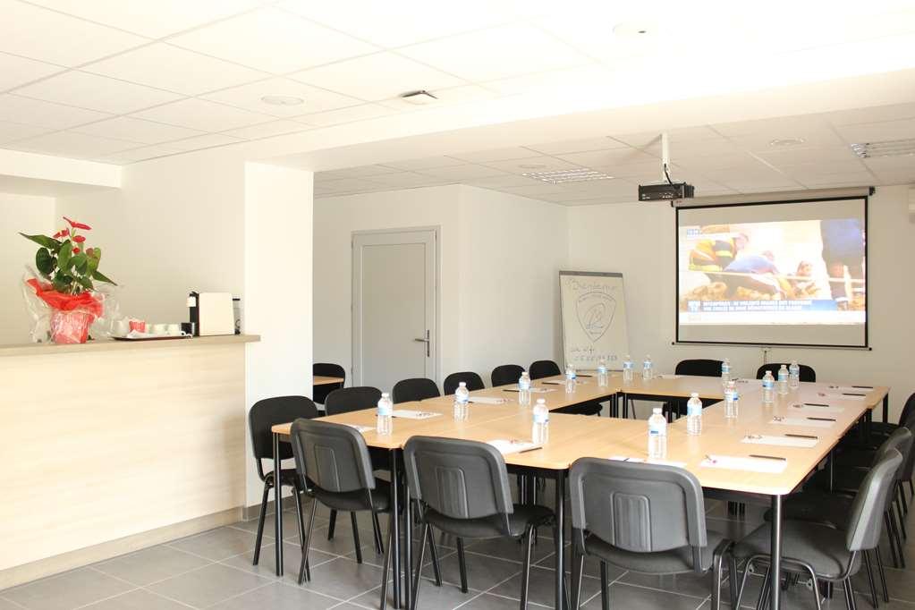Brit Hotel Brive La Gaillarde - Restaurant La Limousine Malemort Facilidades foto